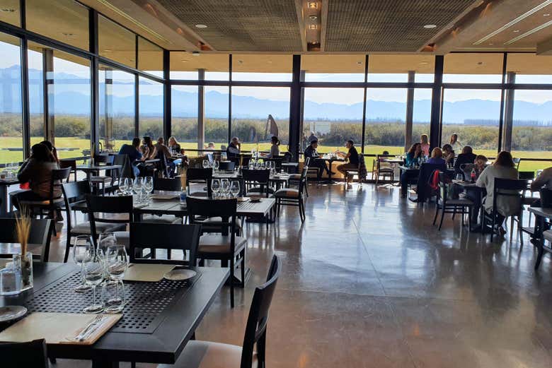 You can have lunch at the restaurant in one of the wineries
