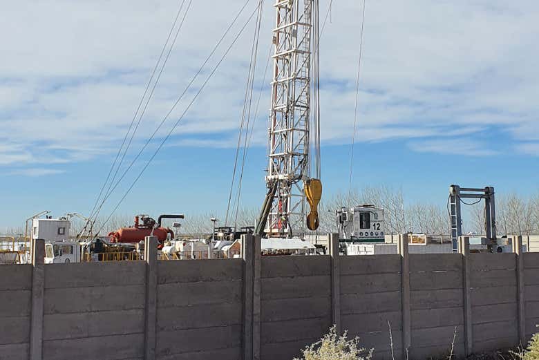 Oil extraction platform