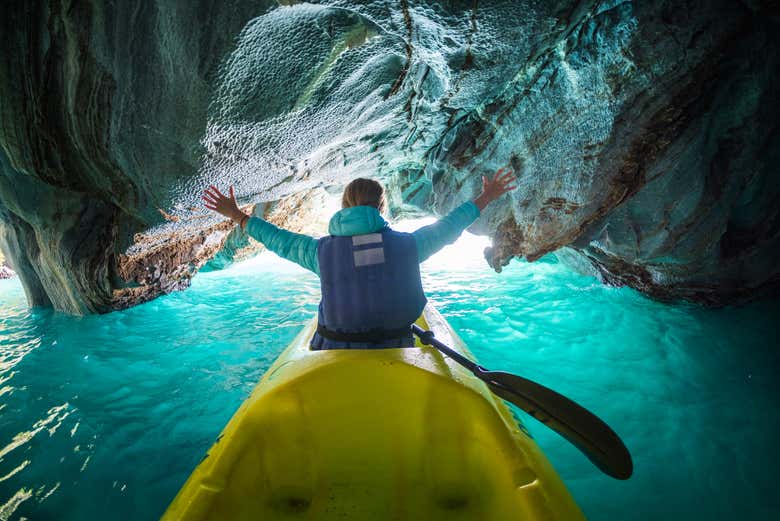 Tour en kayak por la catedral de mármol