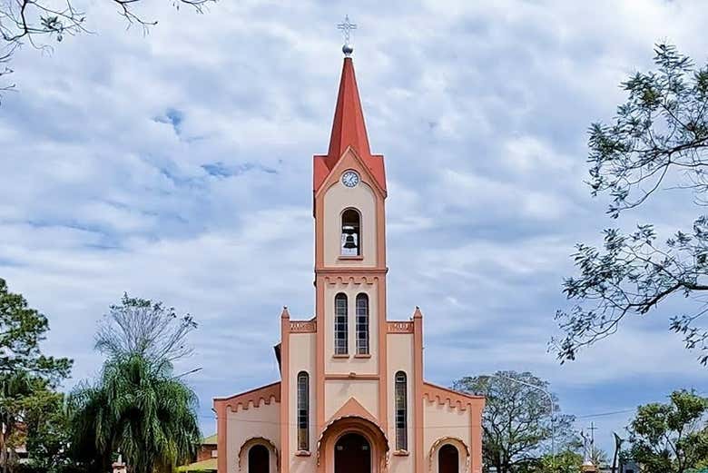 Église San Pedro et San Pablo, à Apóstoles
