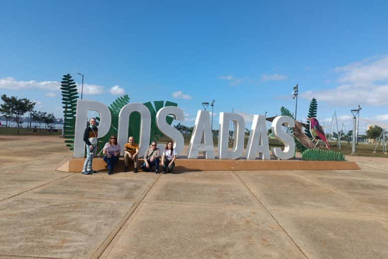 Frente a las letras de Posadas