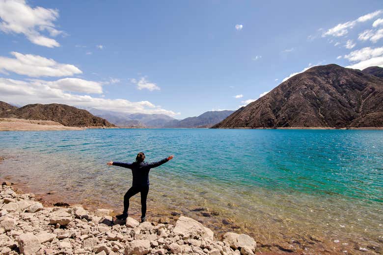 Contemplando a represa Potrerillos