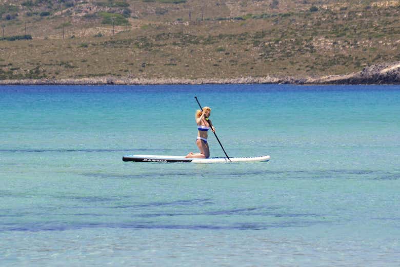 A paddle surfing experience in the Potrerillos Reservoir