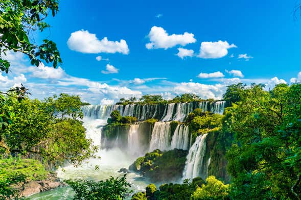 Lado argentino das Cataratas do Iguaçu + Marco das Três Fronteiras