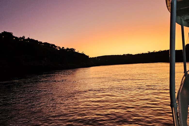 La vista del tramonto dalla barca