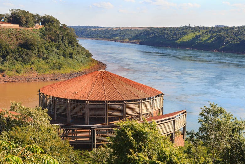 Cruce entre los ríos Paraná e Iguazú
