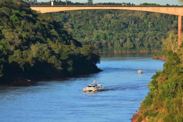 Giro in barca sul fiume Paraná