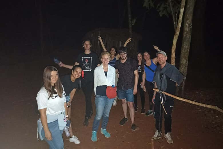 Foto di gruppo nella foresta di Iryapú
