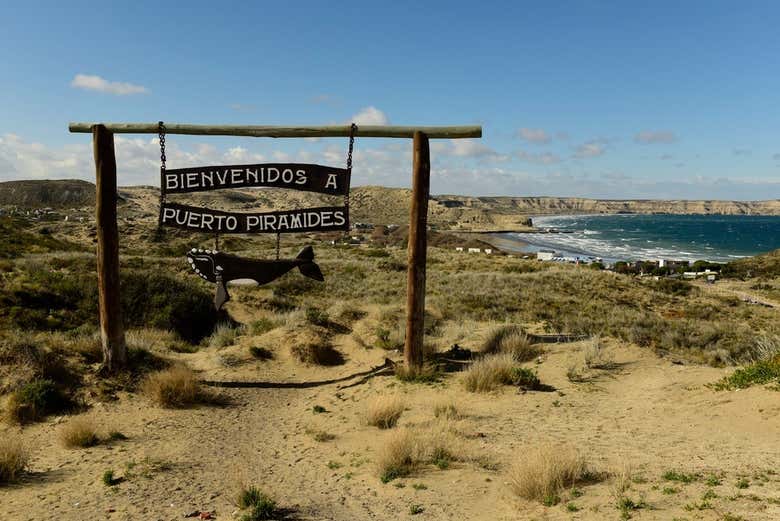 Cartel de bienvenida a Puerto Pirámides