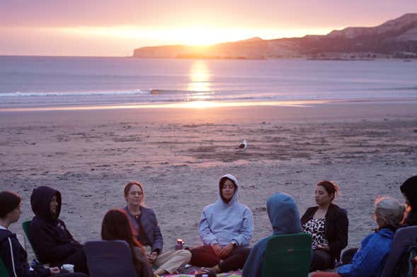 Meditación al atardecer en Puerto Pirámides