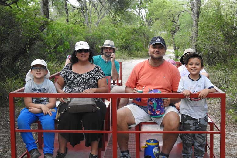Disfrutando del recorrido por la estancia