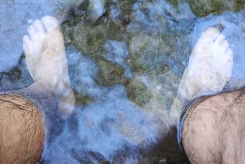 Molhando os pés em uma das termas