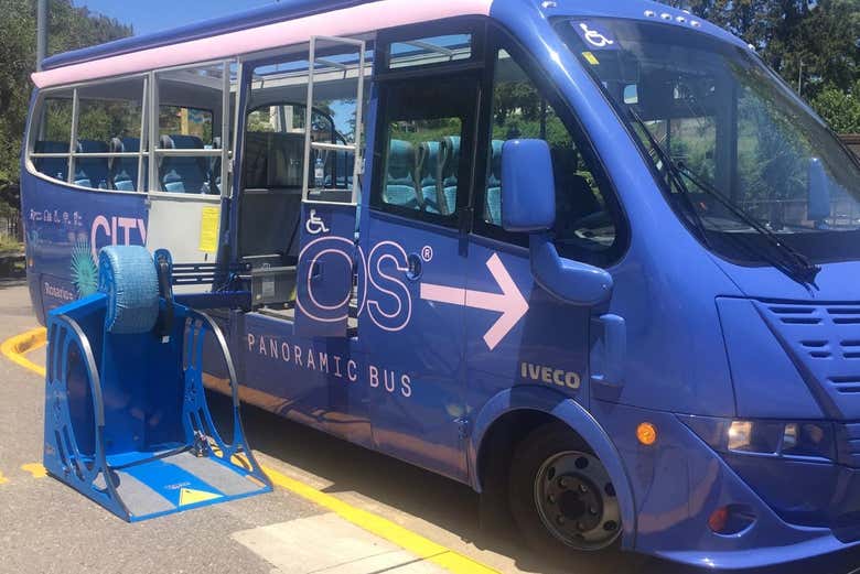 Autobús turístico de Rosario en una de sus paradas