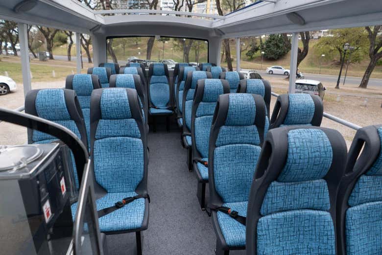 Interior del autobús turístico de Rosario