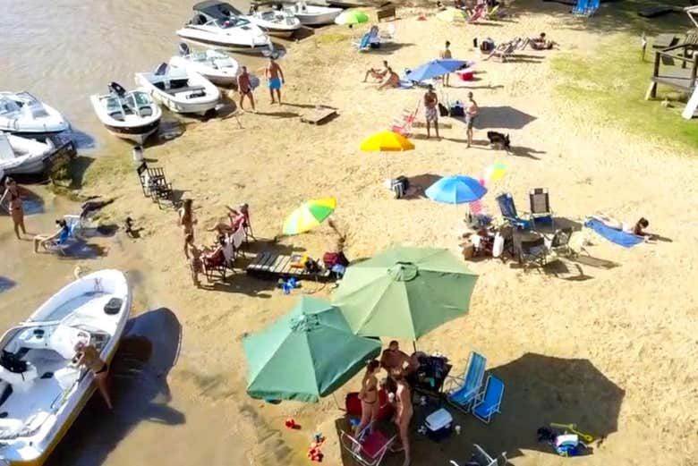 The beach of the Parana River