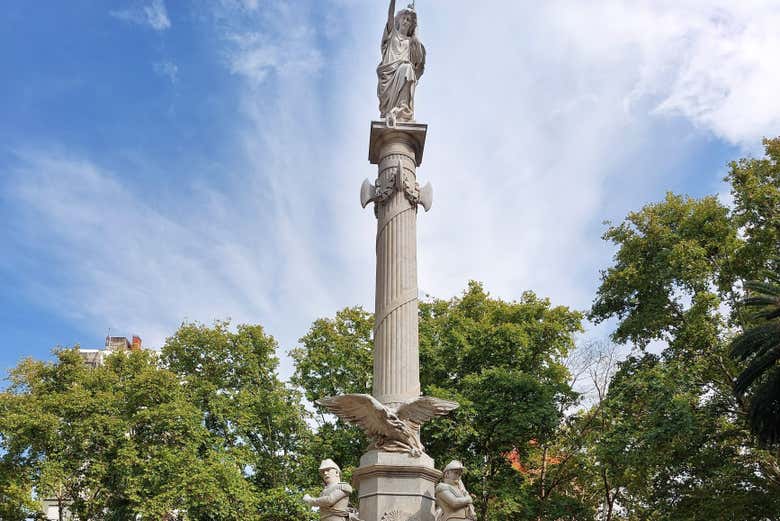 Columna de la Libertad, en la plaza 25 de Mayo