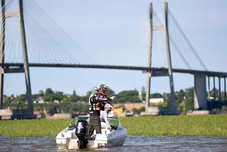 Ruta de pesca por el río Paraná