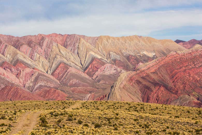Veremos el famoso Cerro de los 14 Colores de Jujuy