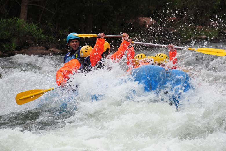 Remando por los rápidos del río Juramento