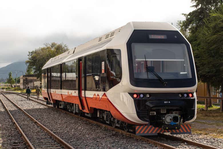 Subiremos a bordo del famoso Tren Solar de la Quebrada