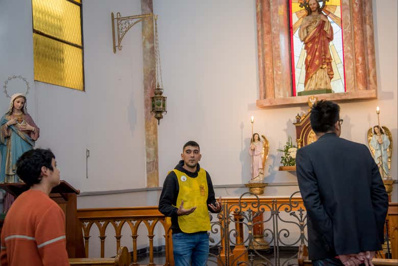 Durante il tour nella chiesa