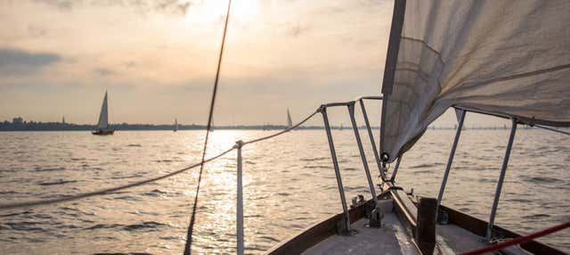 Paseo privado en velero por los ríos Tigre y de la Plata