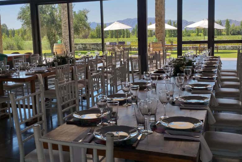 A restaurant with views of a San Juan vineyard