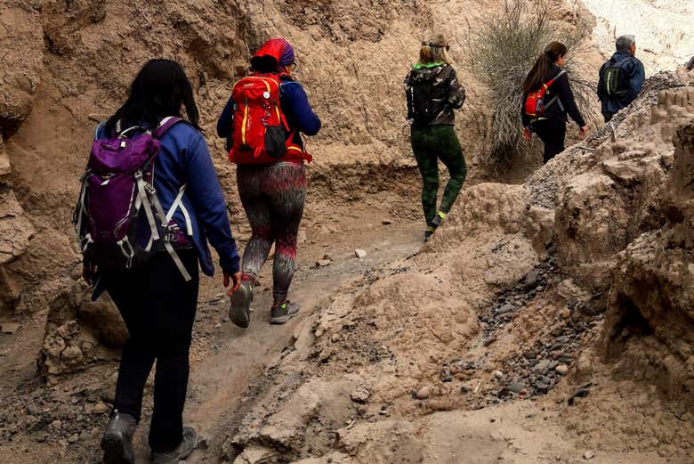 Atravesaréis las montañas rocosas de la región
