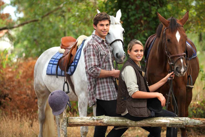Preparando los caballos para el paseo