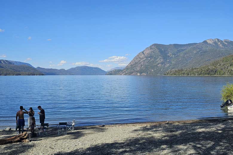 Desembarcaremos en alguna playa del Lago Lácar