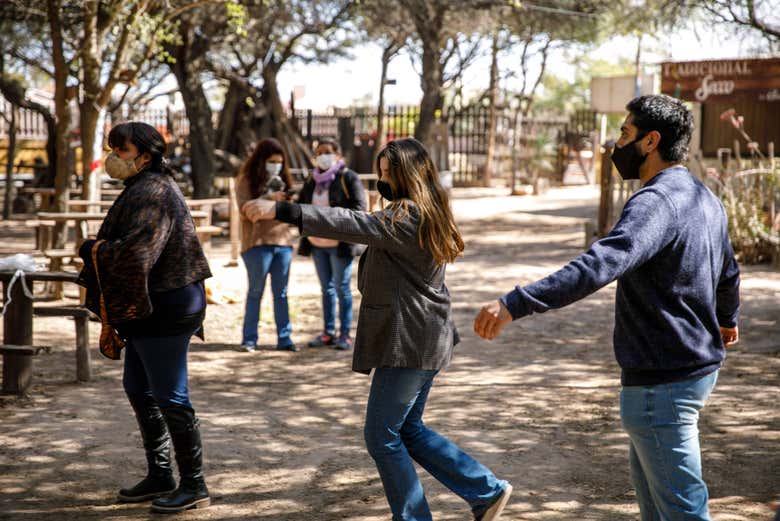Baile en el patio del Indio Froilán