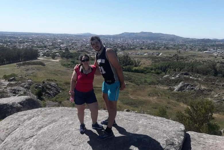 Desfrutando das vistas do topo da rocha