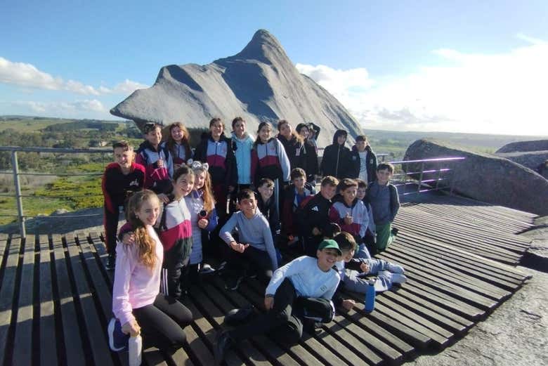 Foto de grupo em frente a La Movediza!