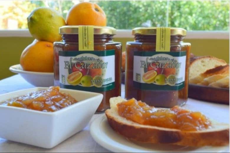 Tostadas con mermelada de la fábrica El Cazador