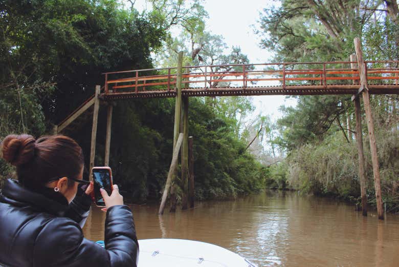 Un ponte di legno sul Delta del Tigre