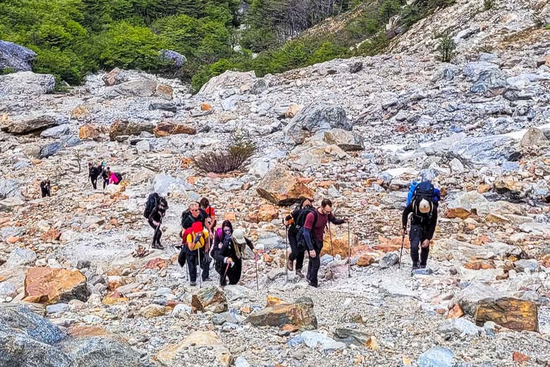 El camino cuesta arriba hacia el glaciar Ojo del Albino