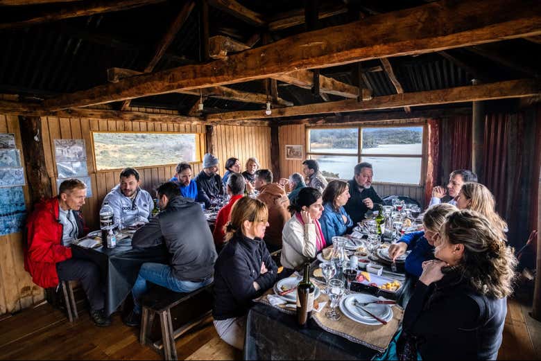 Disfrutaremos de un almuerzo en un refugio de montaña