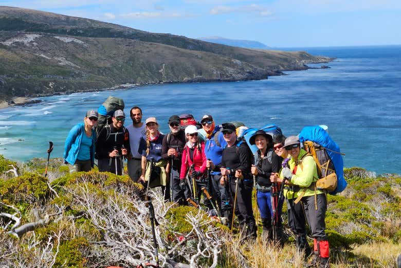 ¡Momento foto durante el trekking al faro Cabo San Pío!