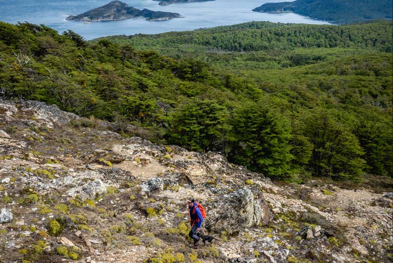 Caminando por las montañas de Tierra del Fuego