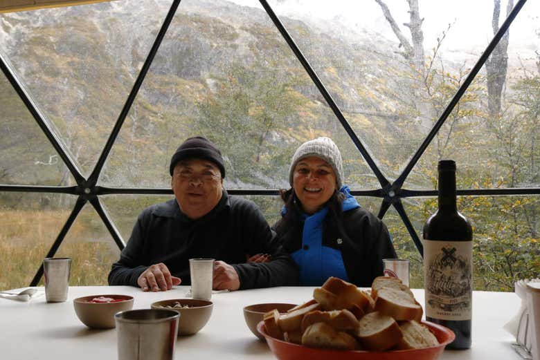 Listos para disfrutar del almuerzo en el refugio