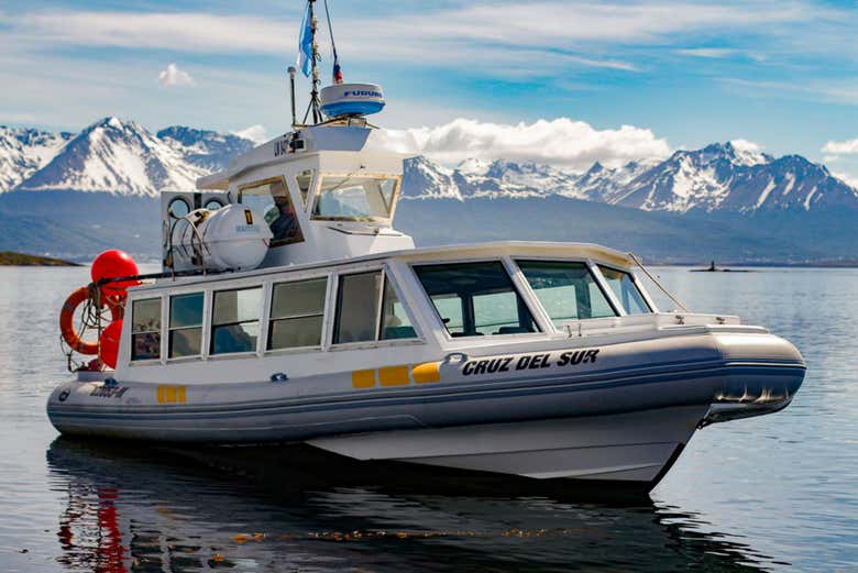 La lancha con la que cruzaremos el Canal Beagle