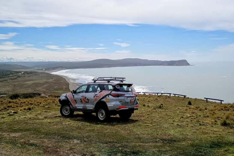 El coche 4x4 frente al paisaje