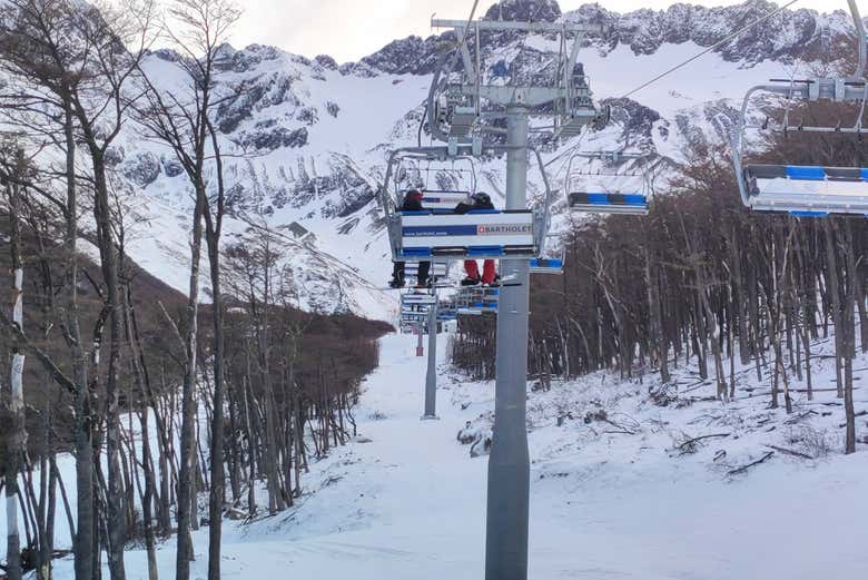 Subiendo en telesilla al glaciar Martial