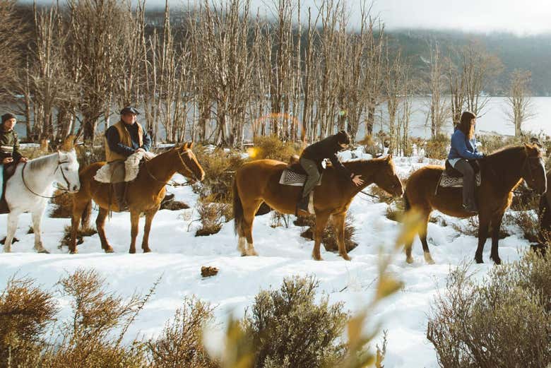 Paseo a caballo por el lago Escondido