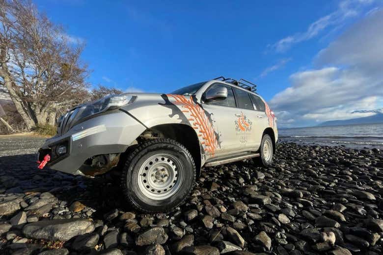 La jeep sul lago Fagnano