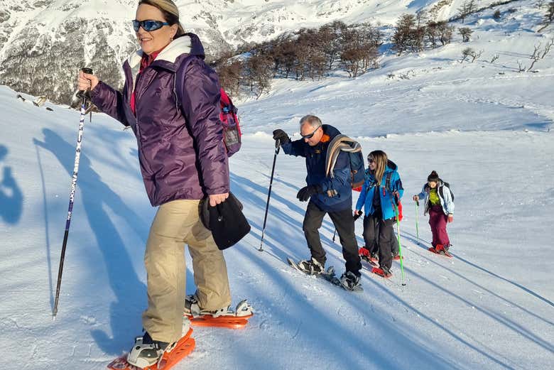 Caminhando com raquetes de neve pelo Paso Garibaldi