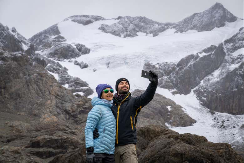 Selfie con el glaciar Vinciguerra de fondo