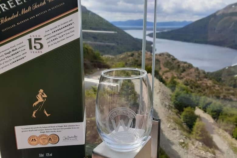 Taste whisky while looking out over Lake Fagnano