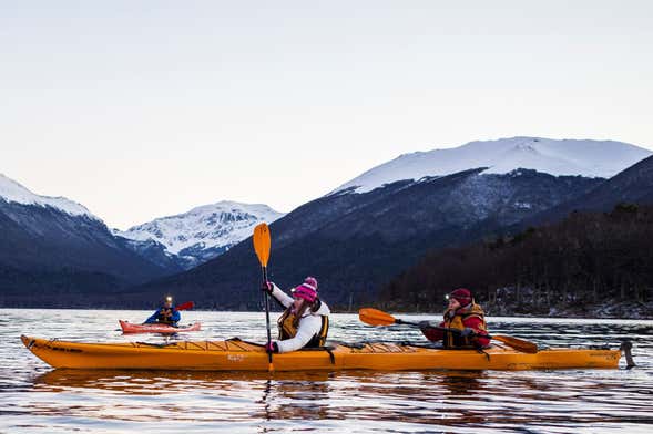 Tour en kayak al atardecer por el Lago Escondido