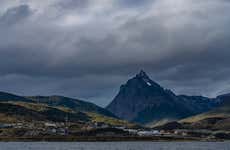 Trilha noturna pelo glaciar Martial